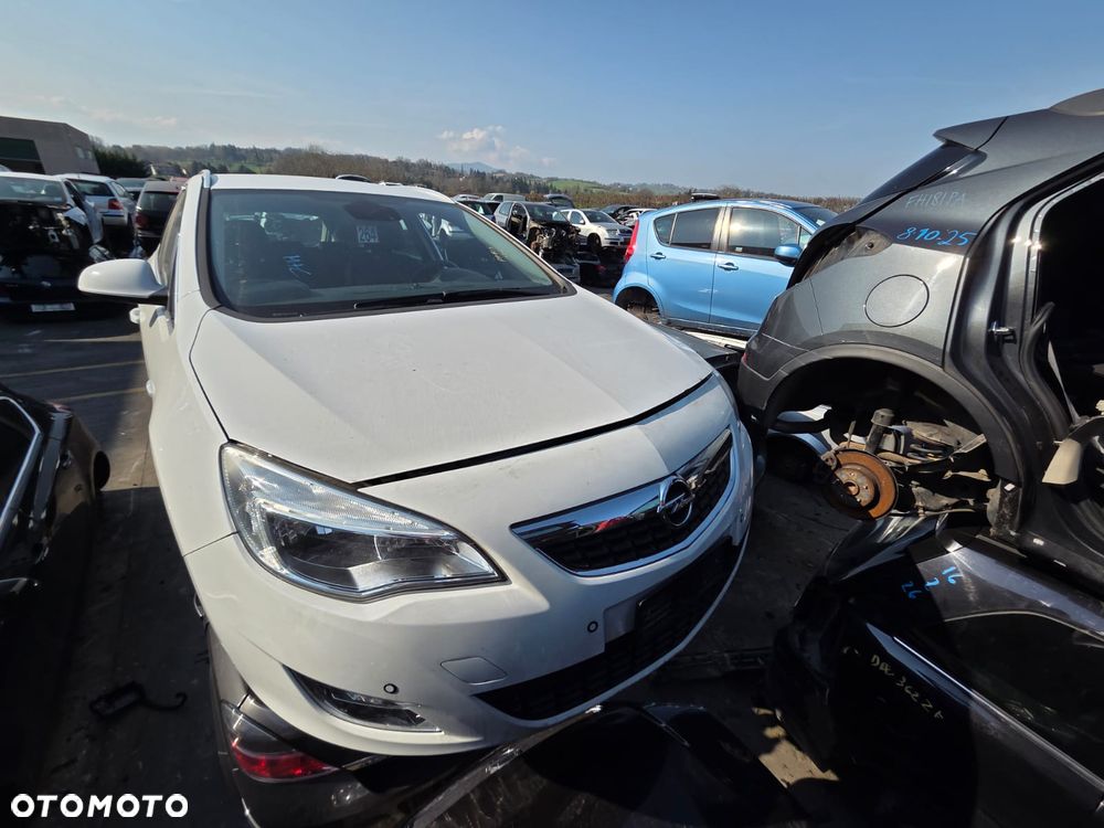 OPEL ASTRA J Y40R LAMPA PRAWA PRAWY PRZOD EUROPA - 7