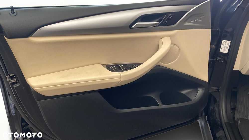 BMW X3 xDrive20i Advantage - 14