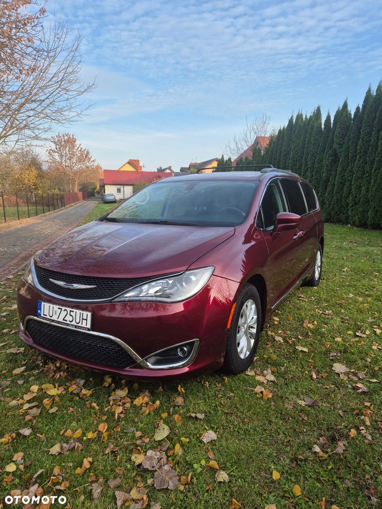 Chrysler Pacifica - 1