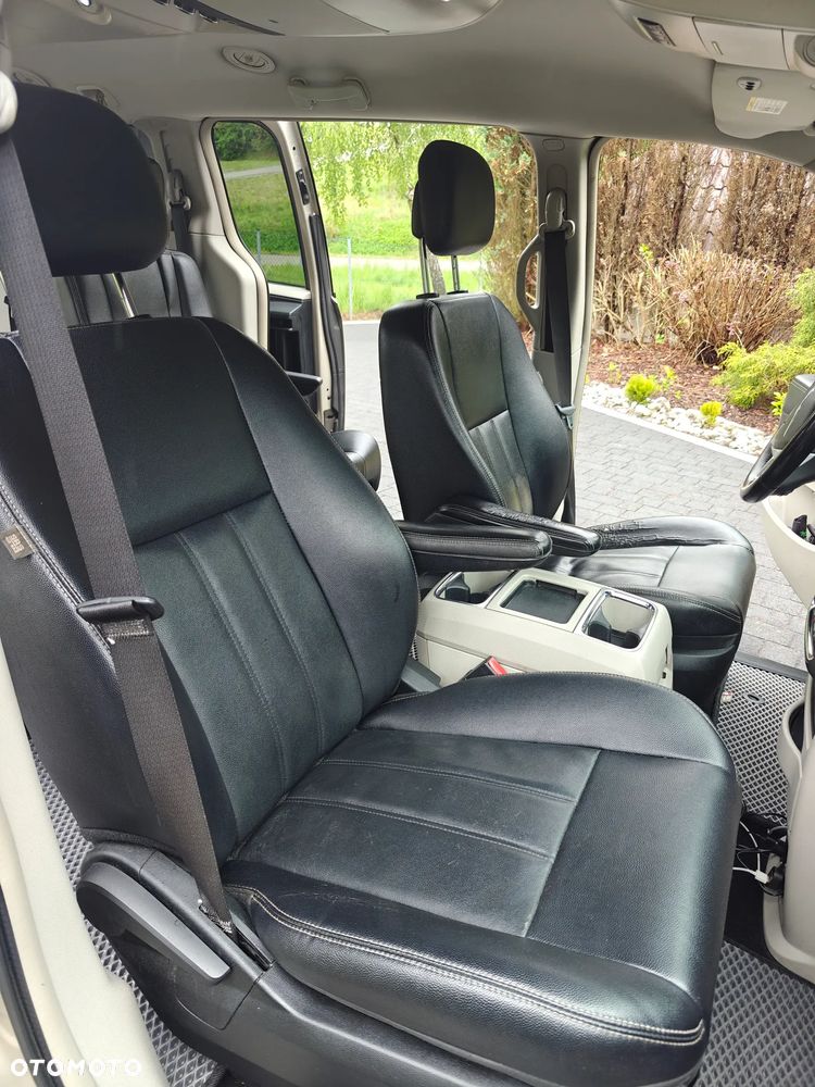 Chrysler Town & Country 3.6 Limited - 8
