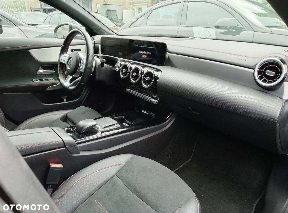 Mercedes-Benz CLA 250 e 8G-DCT AMG Line - 13