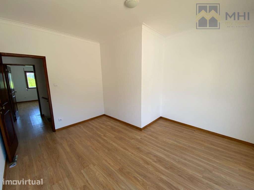 Andar Moradia T2 com Terraço em Valadares a 2 Minutos da Praia - Grande imagem: 2/23