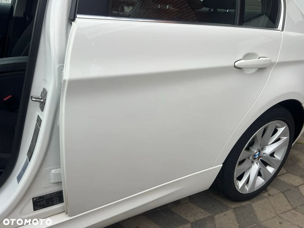 BMW E90 DRZWI TYŁ LEWE ALPINEWEISS 3 - 2