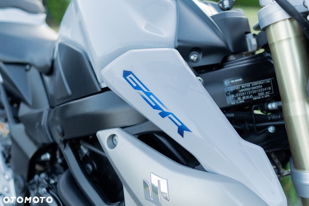 Suzuki GSR - 15