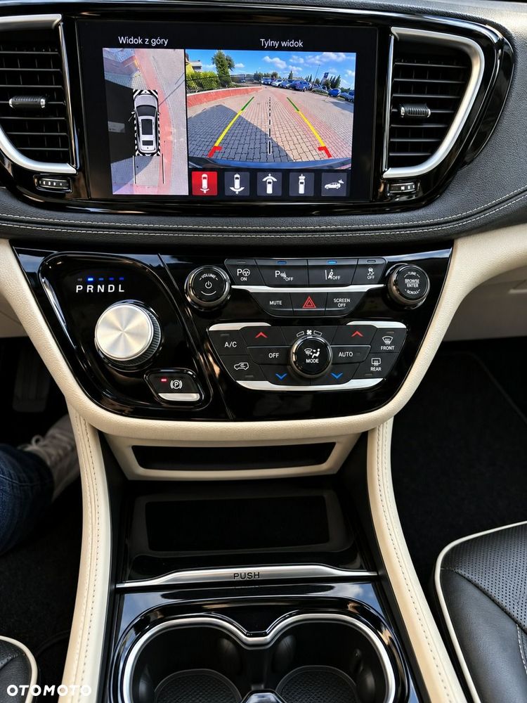 Chrysler Pacifica - 14
