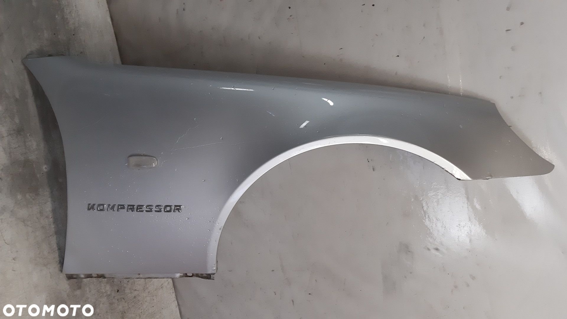 * BŁOTNIK PRZÓD PRAWY MERCEDES R170 SLK PRZEDLIFT  SREBRNY C744 - 1