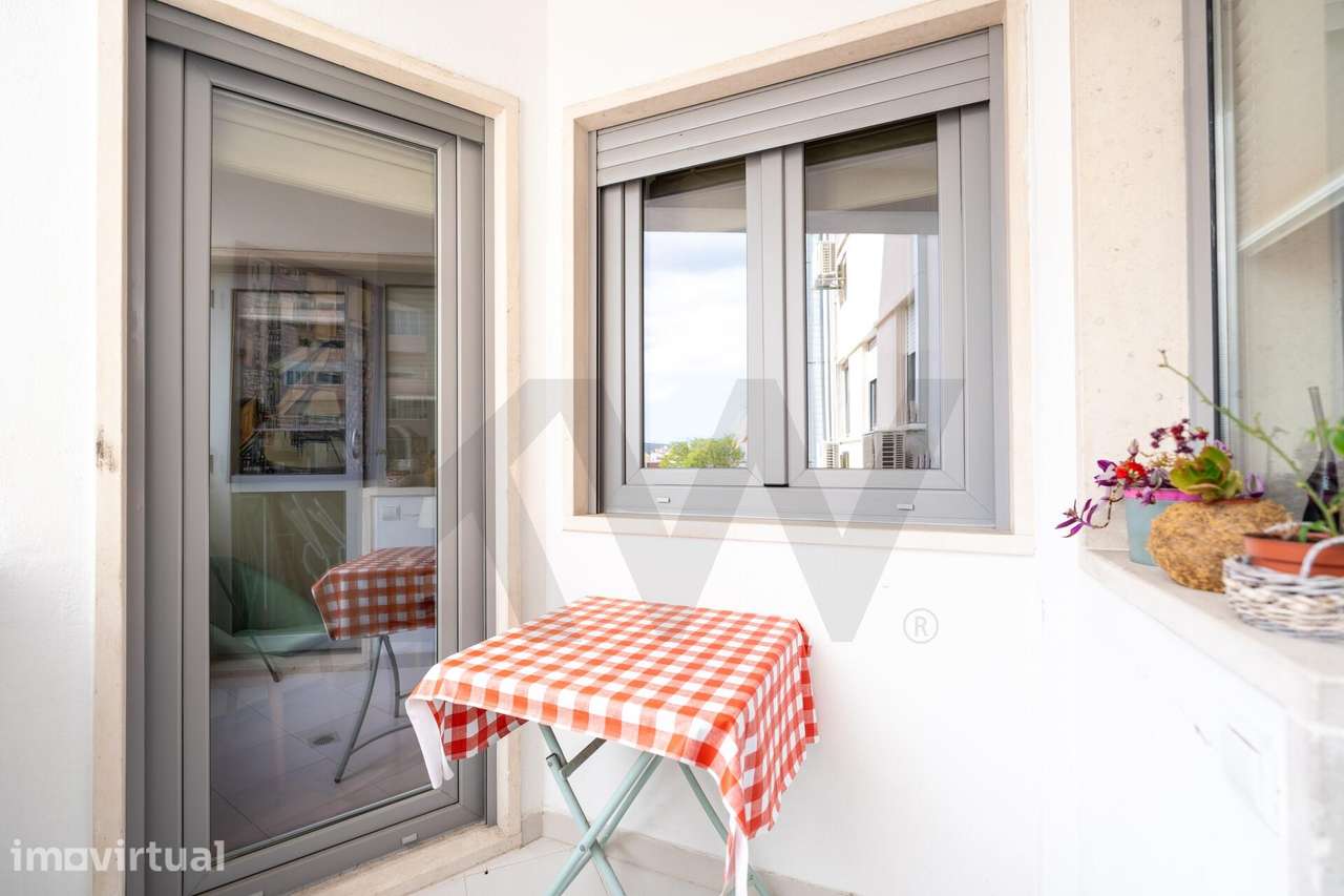 Elegante Apartamento T2 nas Avenidas Novas com Garagem - Grande imagem: 5/31