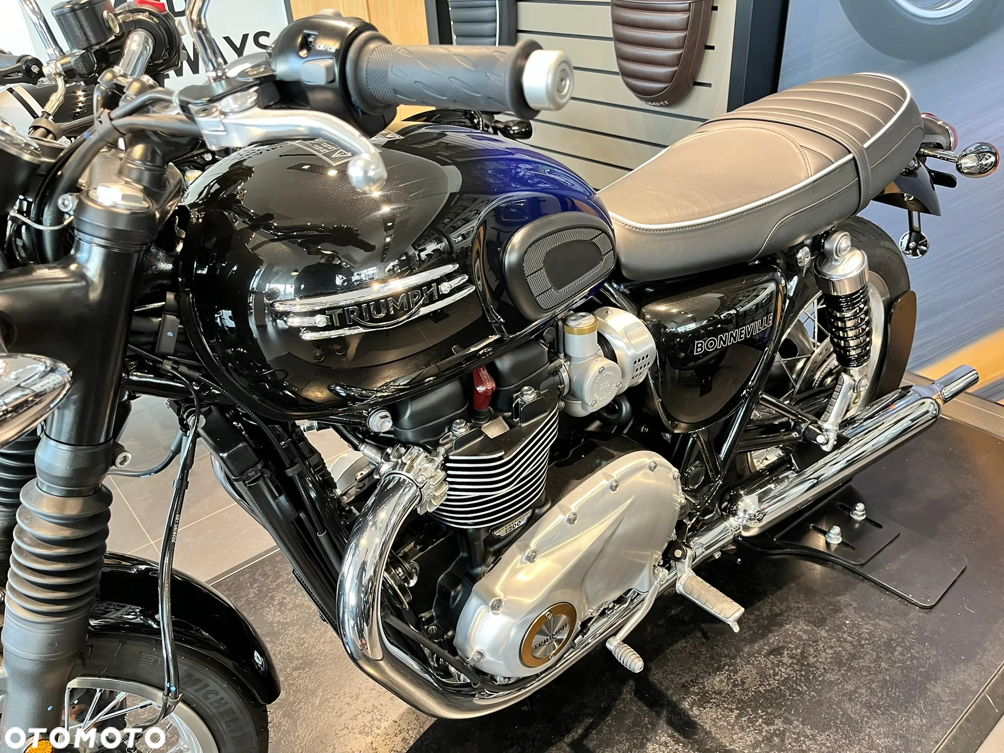Triumph Bonneville - 5