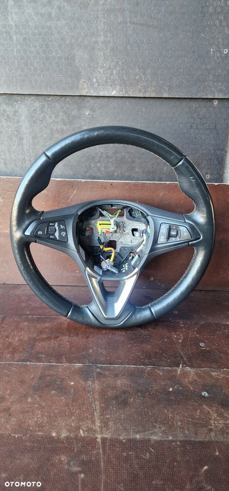 KIEROWNICA SKÓRA Podgrzewana 39108895 OPEL ASTRA K V - 1