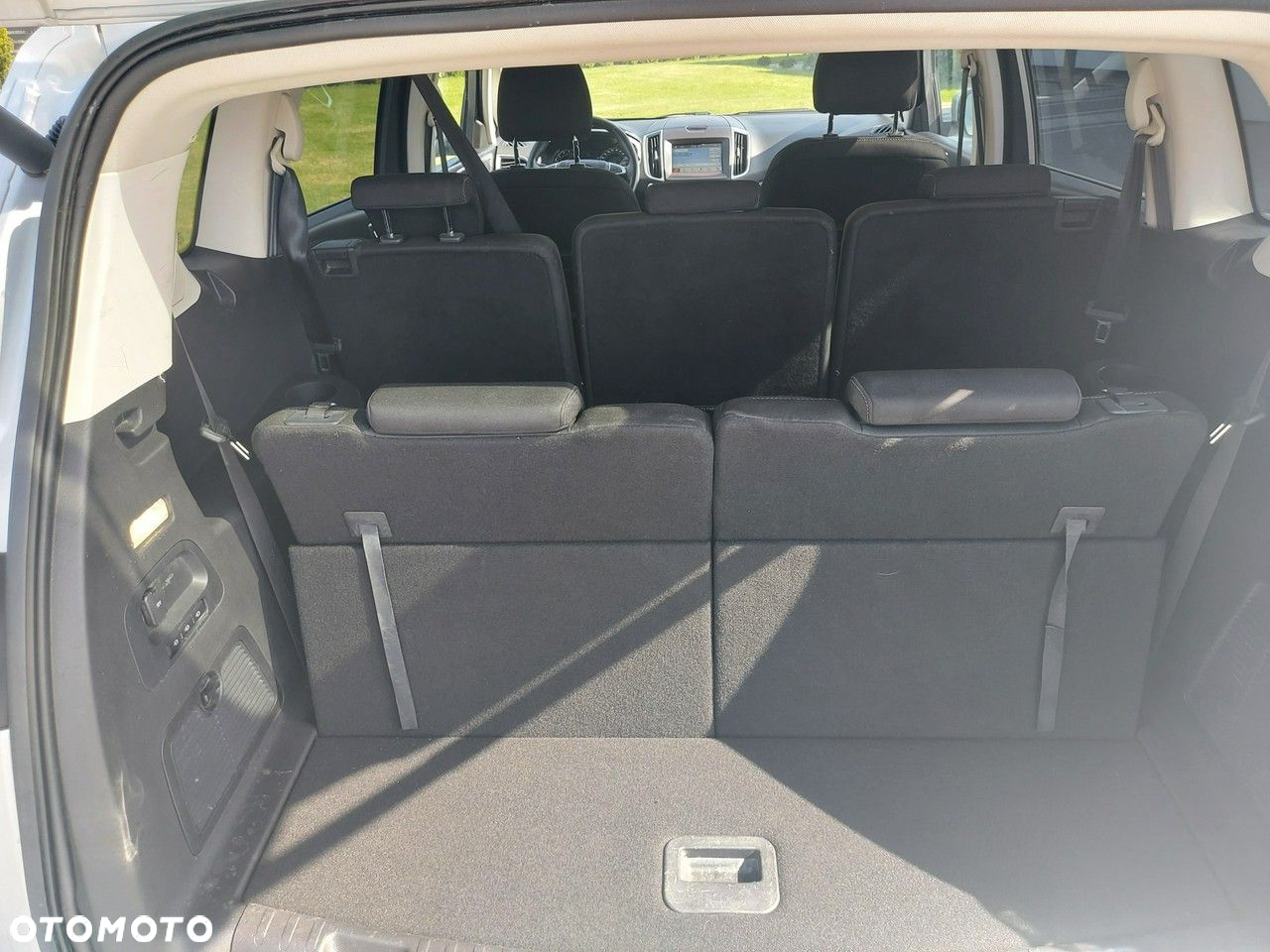 Ford S-Max - 13