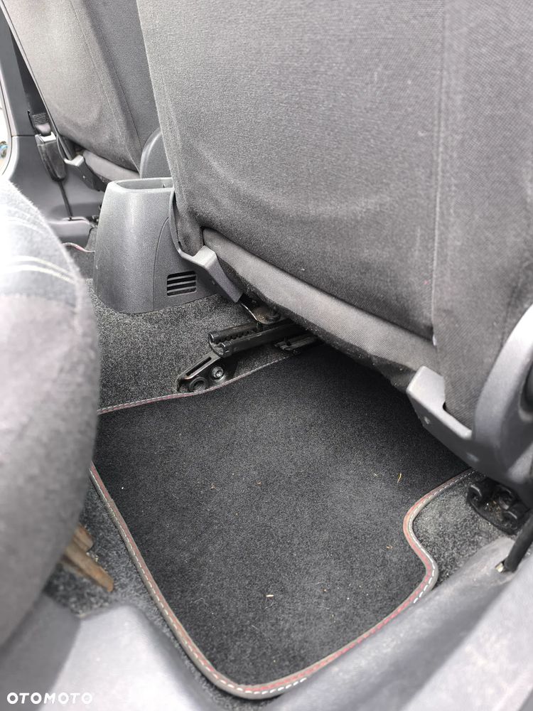 Opel Corsa 1.4 16V Enjoy - 21