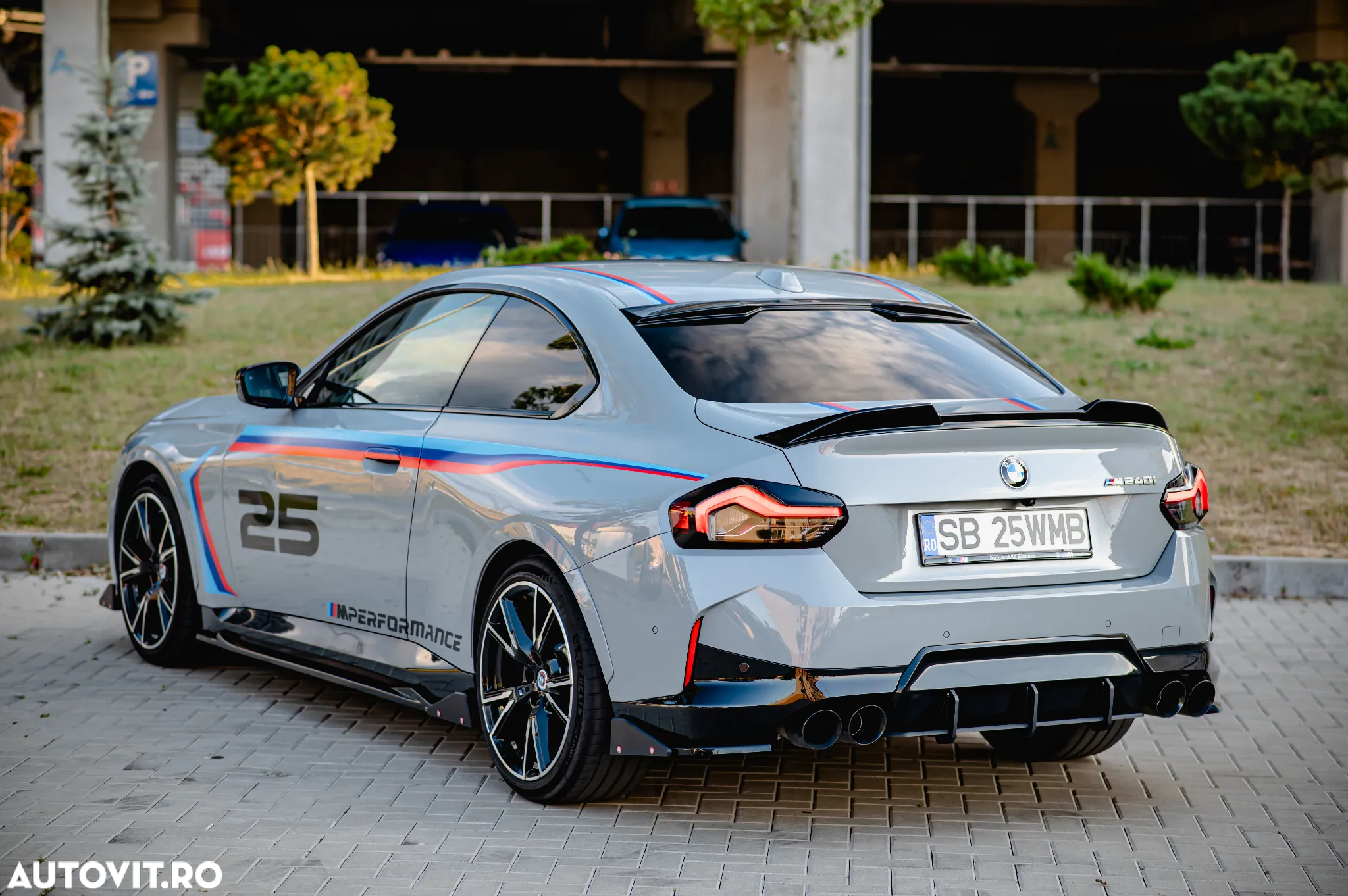 BMW M2 M240i xDrive AT - 9