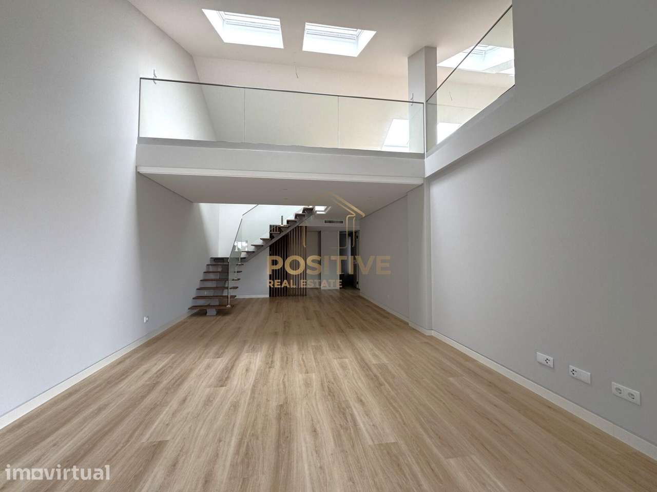Apartamento T3 novo com Mezzanine e estacionamento no centro de Carcav - Grande imagem: 2/43