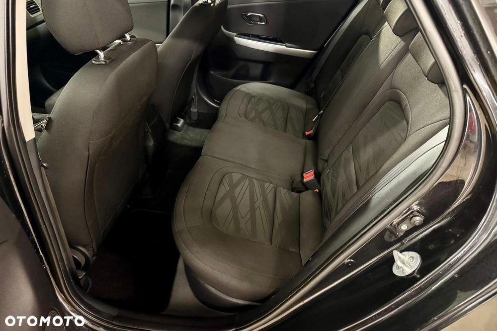 Kia Ceed - 13