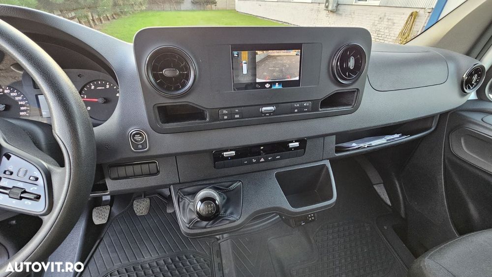 Mercedes-Benz Sprinter - 10