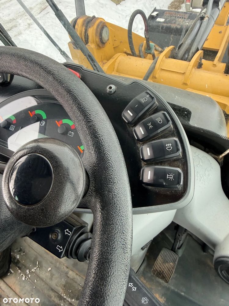 Caterpillar 906M - 7