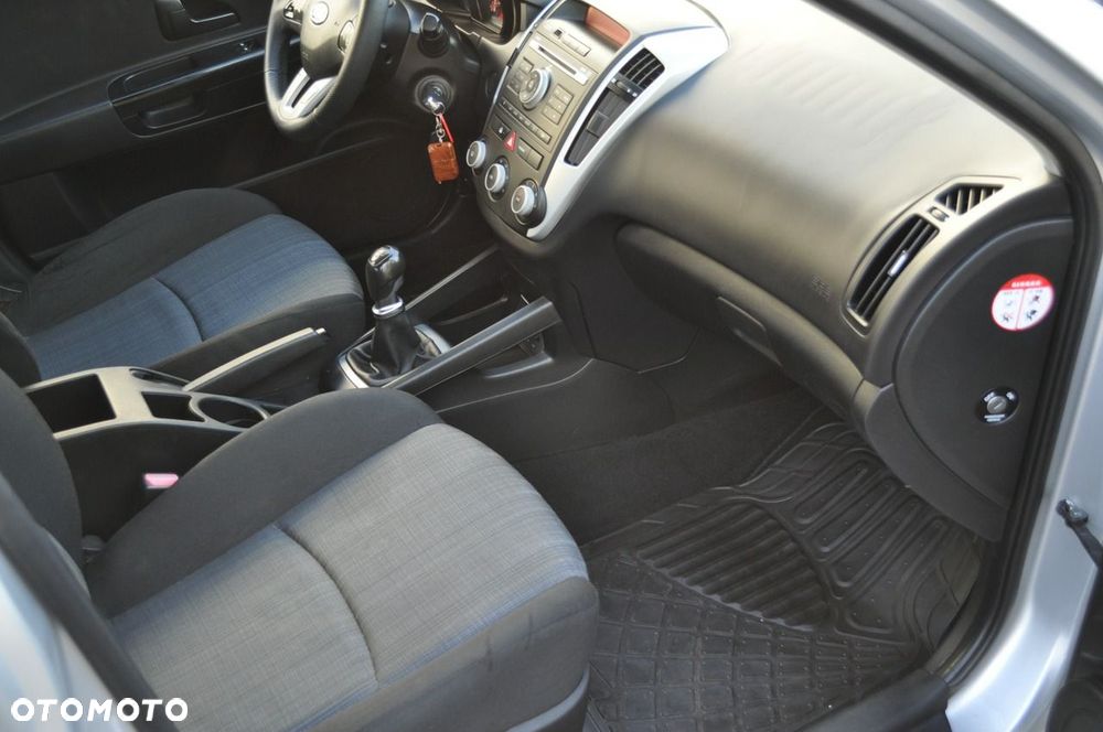 Kia Ceed - 24
