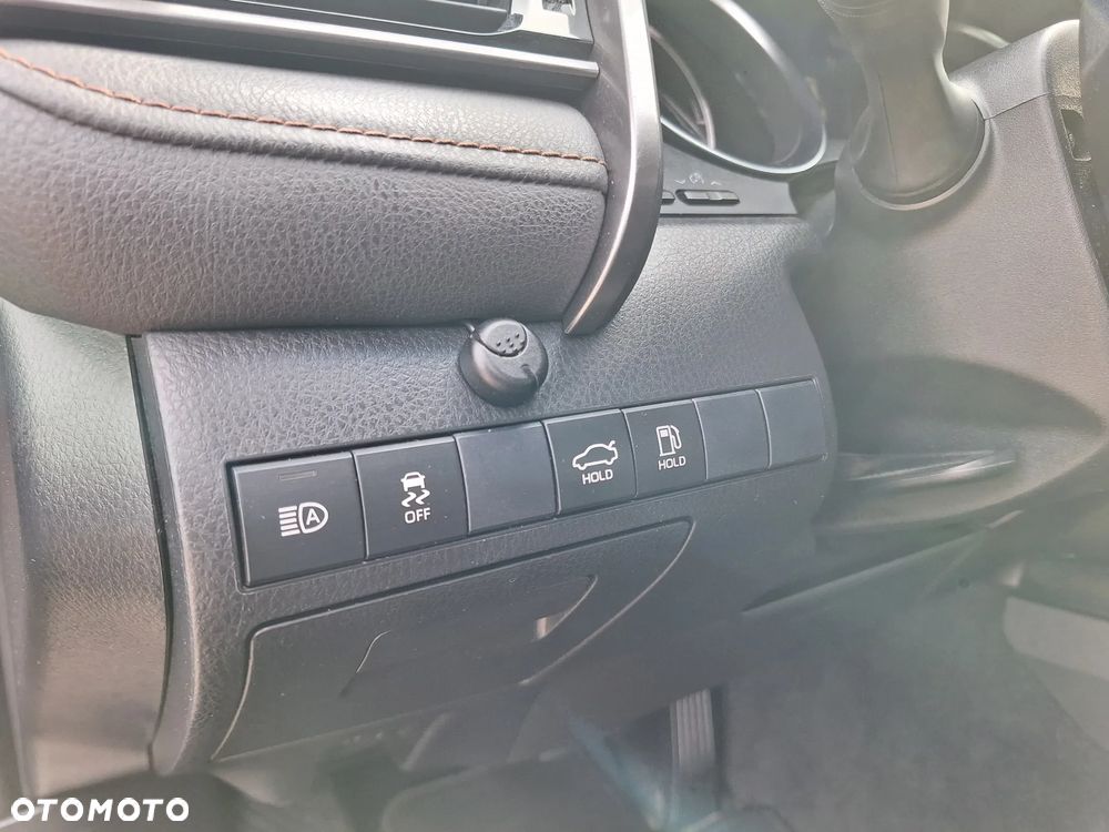 Toyota Camry 2.5 Hybrid Comfort CVT - 18