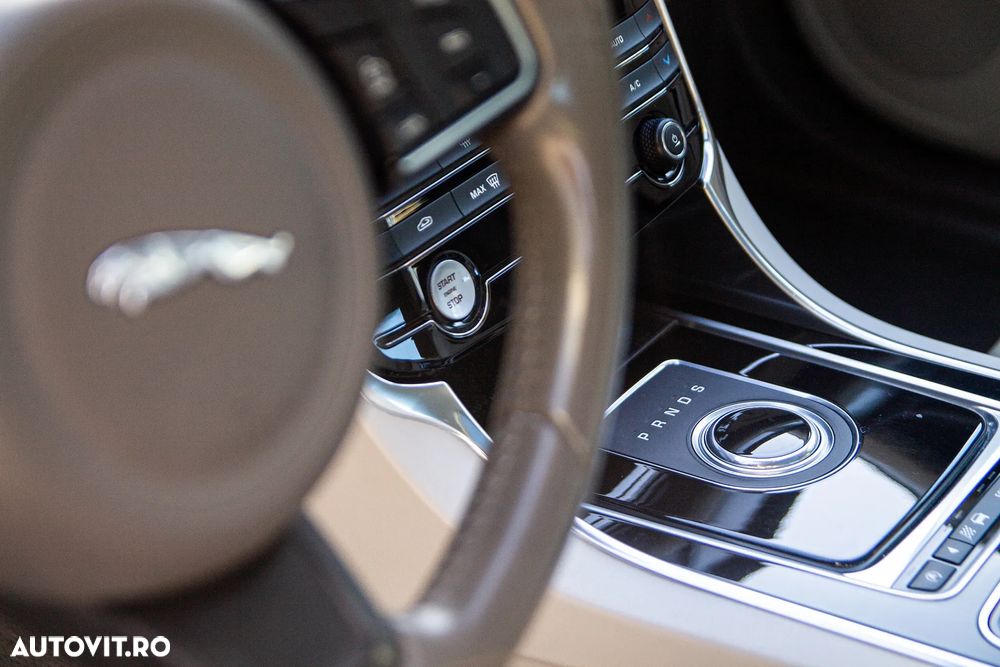 Jaguar XF 35t RWD Prestige - 26