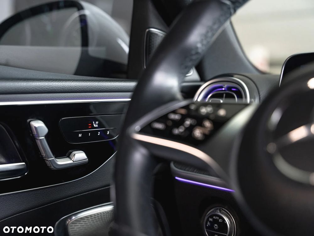 Mercedes-Benz Klasa C 300 4Matic 9G-TRONIC Avantgarde - 33