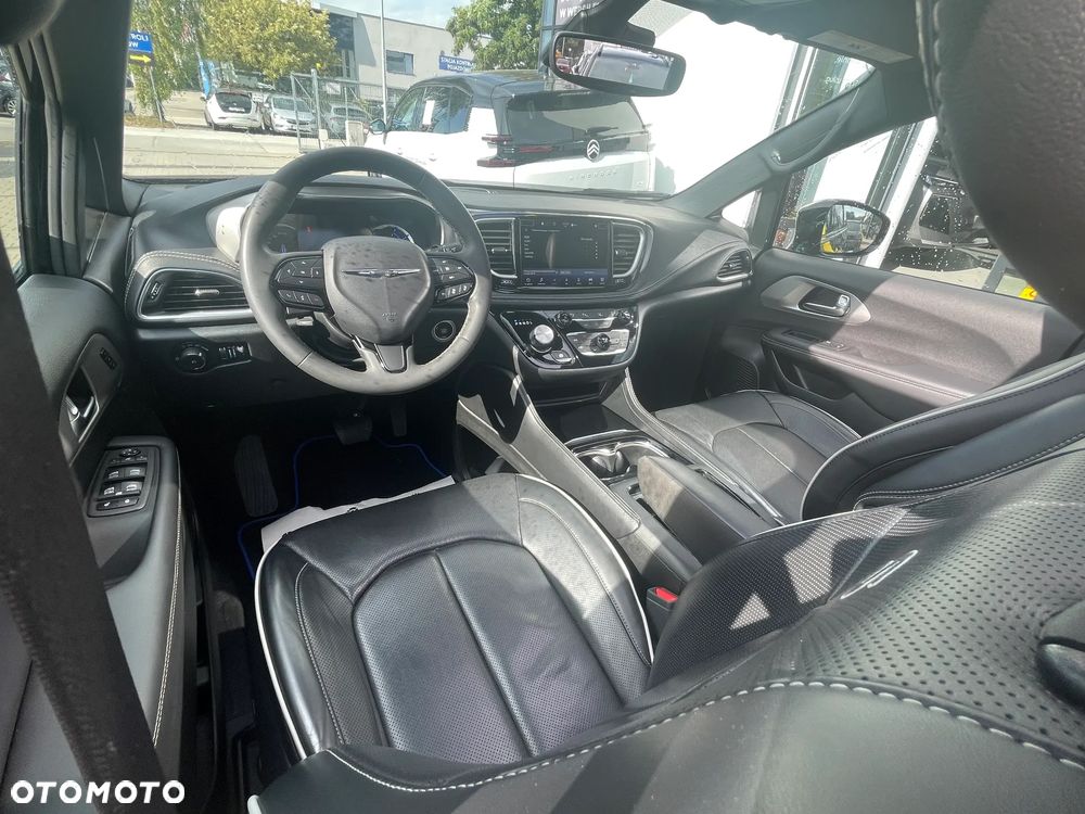 Chrysler Pacifica - 20