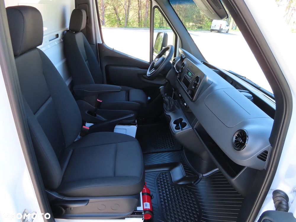 Mercedes-Benz Sprinter 517 CDI 170 KM Plandeka 12 E.Palet 5520 mm Dł. Skrzynia 2453 mm Szeroka TYLNE DRZWI KONTENEROWE Rozstaw Osi 4325 mm DMC 3500 Kg Ładowność 823 Kg WZMACNIANY Załadunek Wysokość Rampowa AMAZON Kabina Sypialniana SPOJKAR SPOJTRAK XL Nowy Nie Używany Gotowy Dostępny OKAZJA - 32