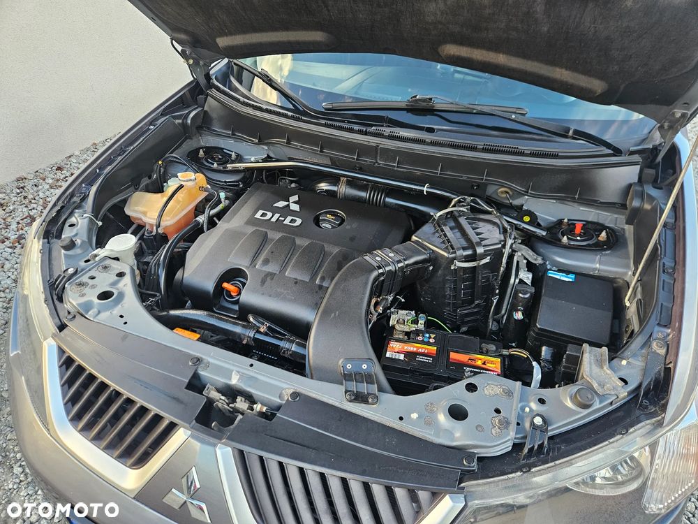 Mitsubishi Outlander - 16