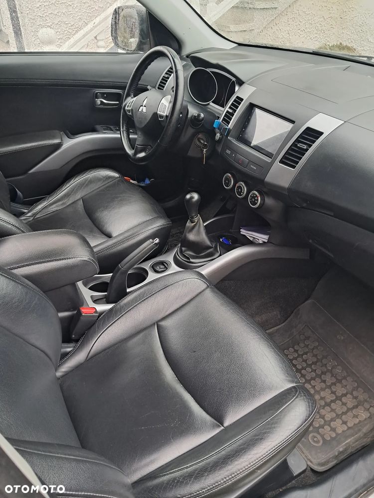 Mitsubishi Outlander - 5