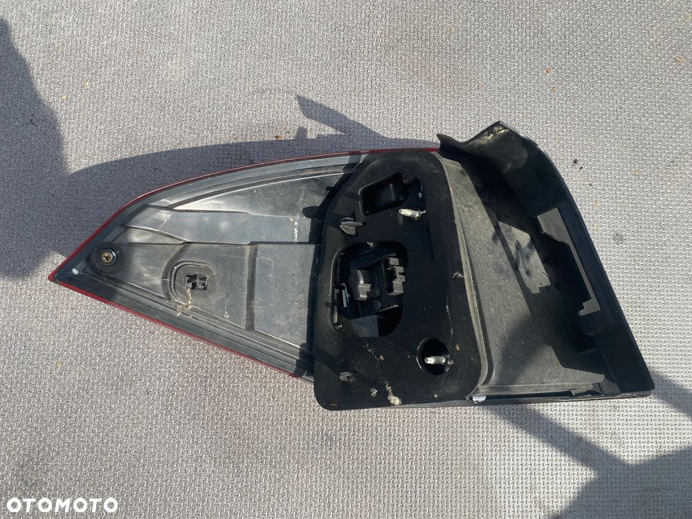 LAMPA TYŁ TYLNA PRAWA RENAULT LAGUNA 3 III 06070 - 6