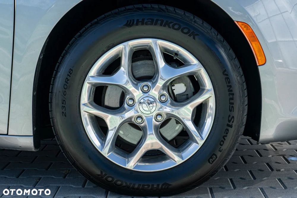 Chrysler Pacifica - 5