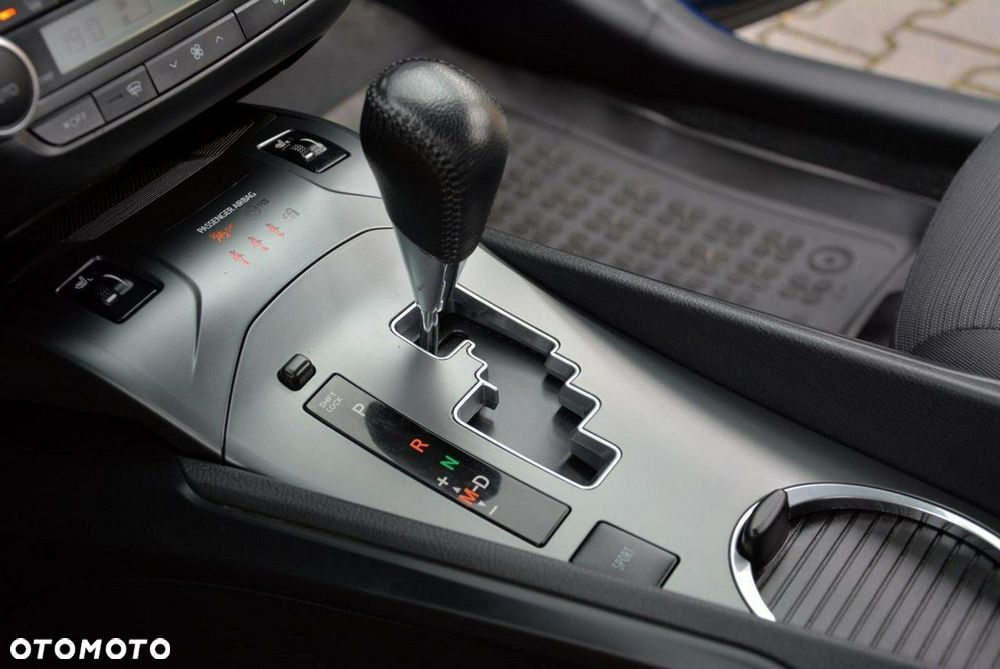 Toyota Avensis 1.8 Sol MS - 33