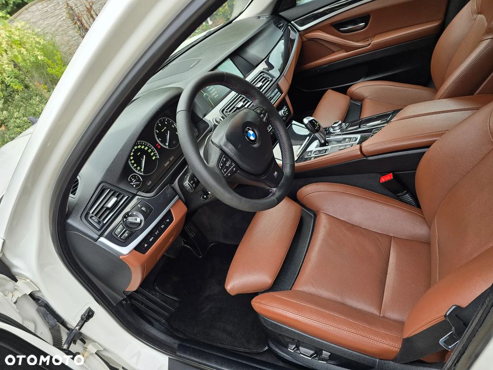 BMW Seria 5 525d Sport-Aut Luxury Line - 9