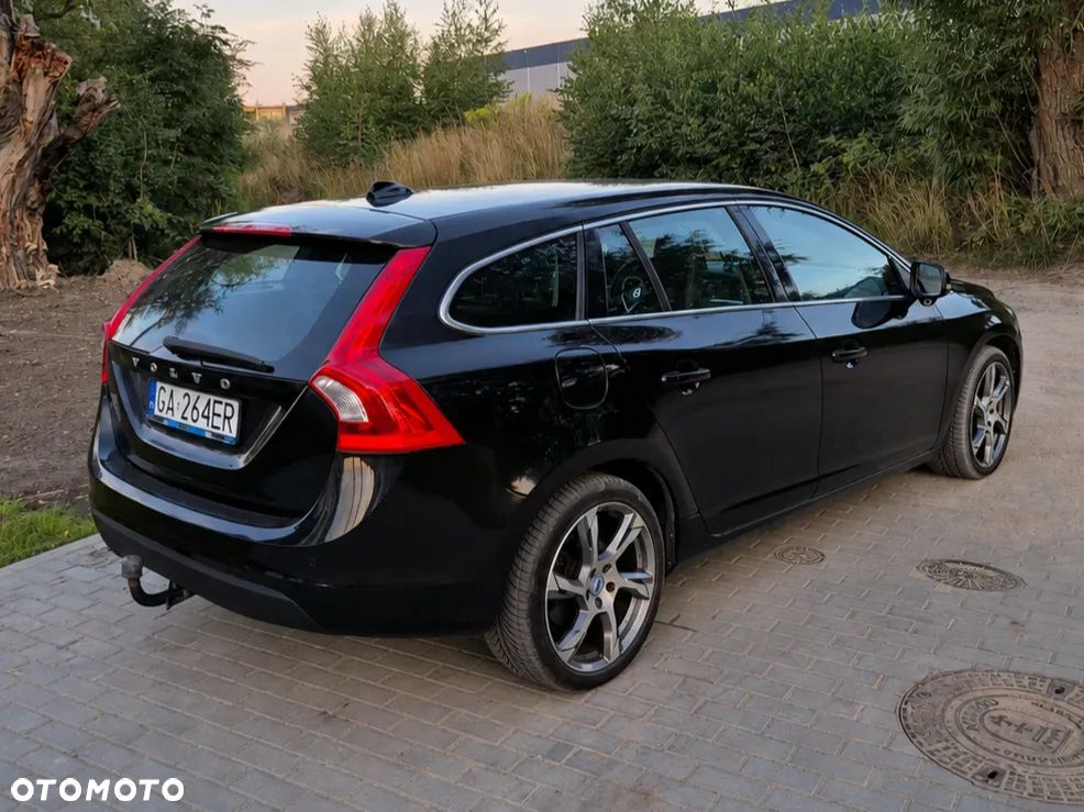 Volvo V60 D3 Geartronic Summum - 2