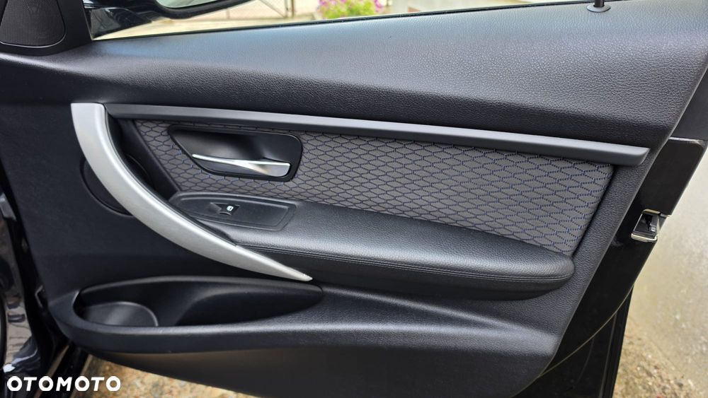 BMW Seria 3 330d M Sport - 17