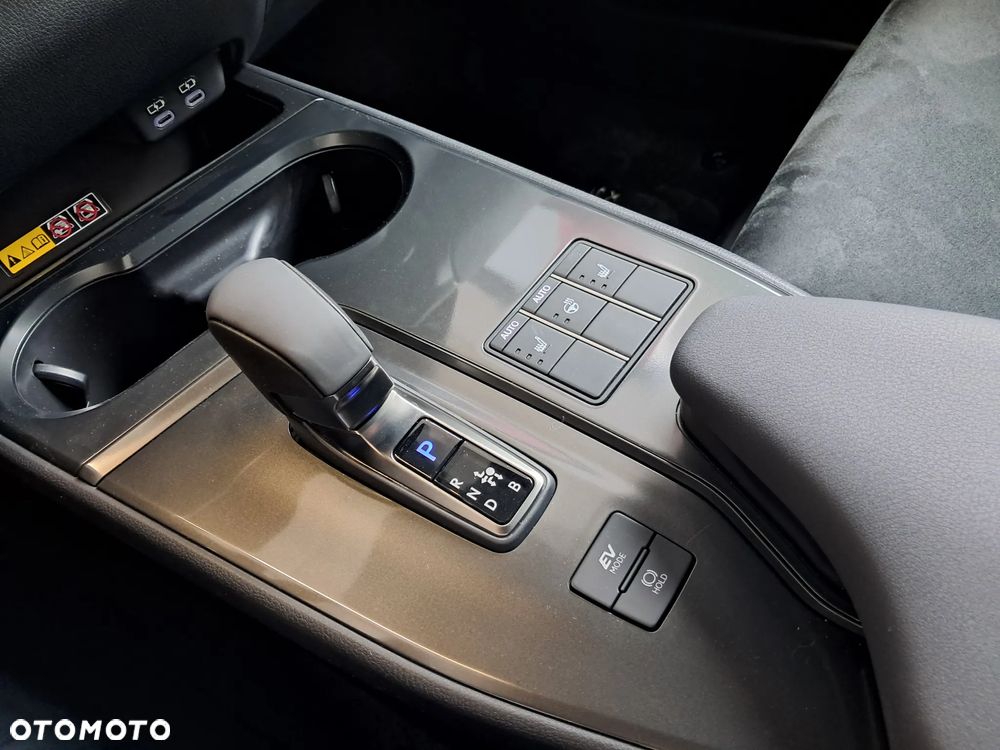 Lexus UX 300h Business - 23