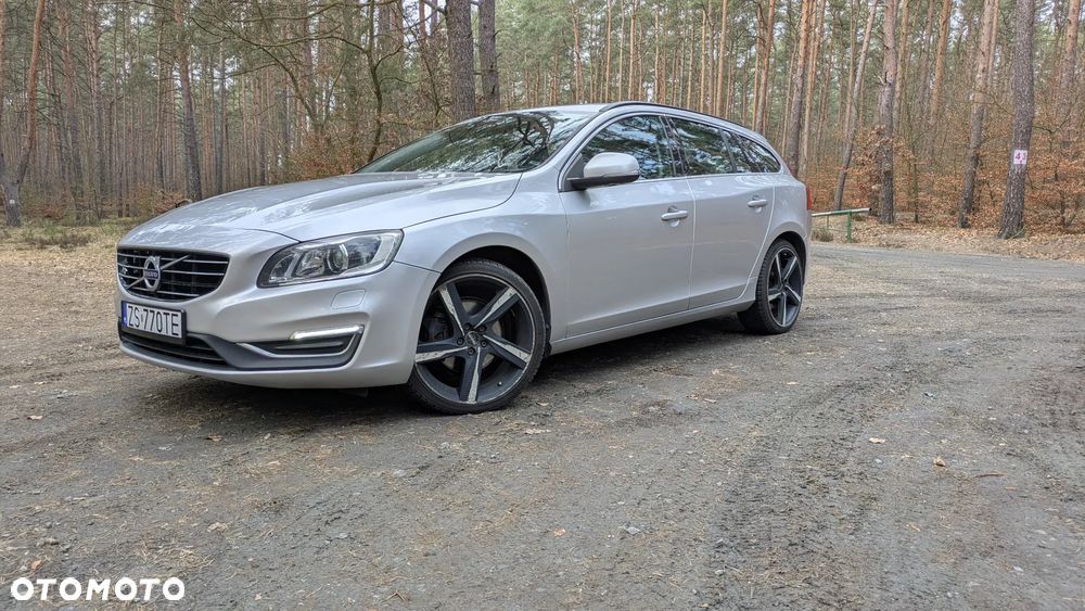 Volvo V60 D4 Drive-E R-Design Momentum - 1