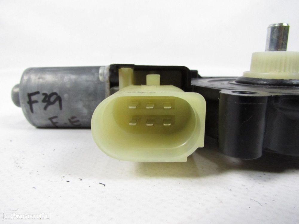 Motor elevador Esquerdo/Frente Seminovo/ Original BMW X2 (F39) 67627473087 - 3