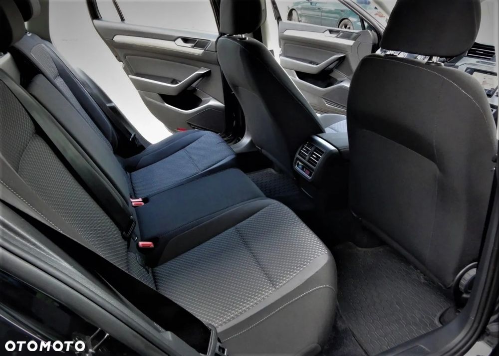 Volkswagen Passat Variant 2.0 TDI SCR Trendline - 29
