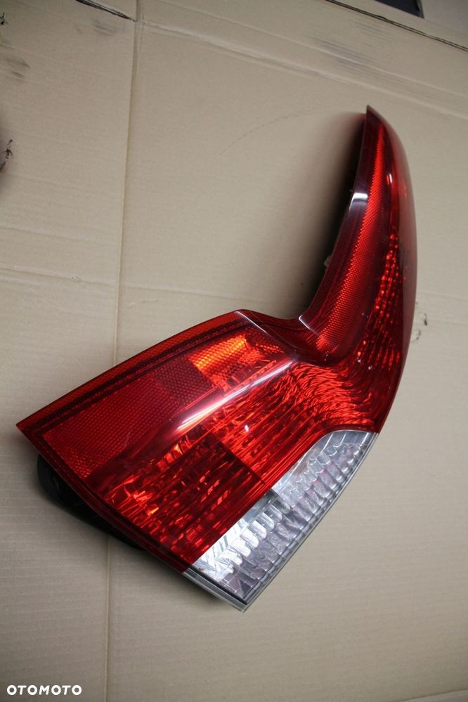 VOLVO V50 LIFT TYLNA LEWA LAMPA LEWY TYŁ IGŁA - 1