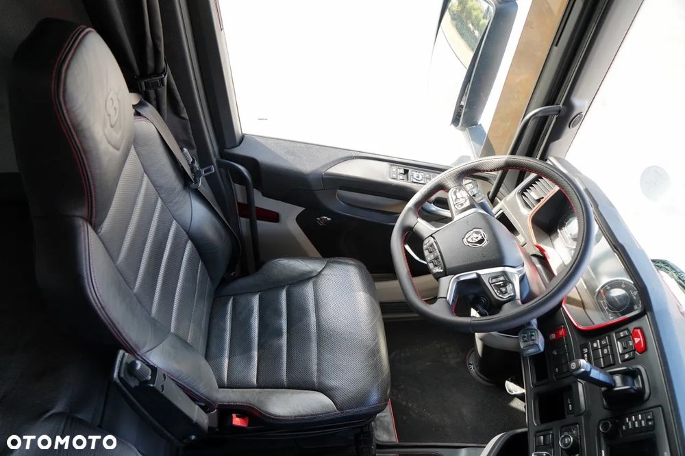 Scania S 580 / V8 / RETARDER / KLIMA POSTOJOWA / CAŁA NA PODUSZKACH / ALUFELGI  /  SKÓRY / OPONY 100% / - 26