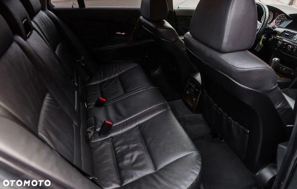 BMW Seria 5 525i - 28