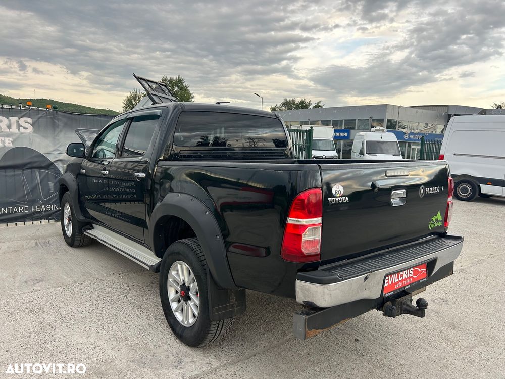 Toyota Hilux - 12