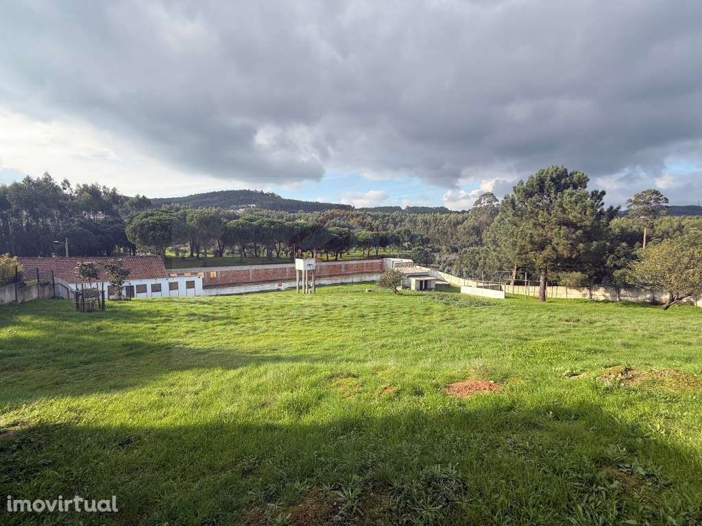 Quintinha com habitação, armazéns e terreno - Rio Maior - Grande imagem: 4/38