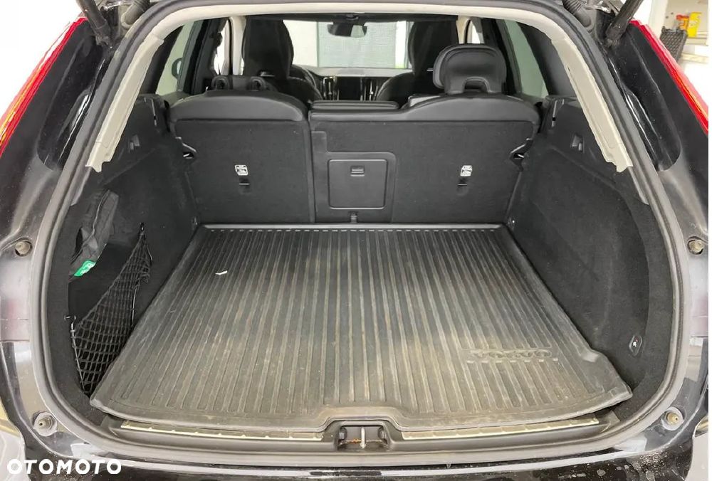 Volvo XC 60 B4 D AWD Ultimate Dark - 18