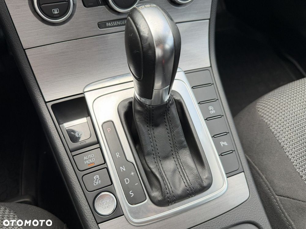 Volkswagen Passat - 33