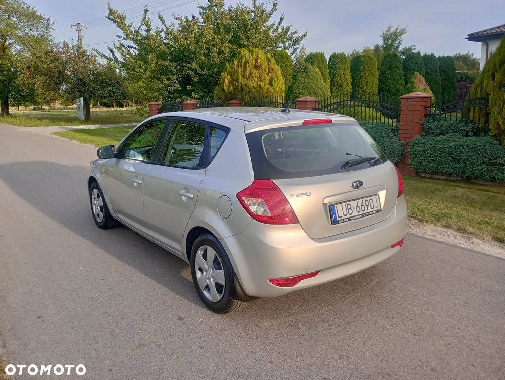 Kia Ceed 1.4 CVVT Attract - 26
