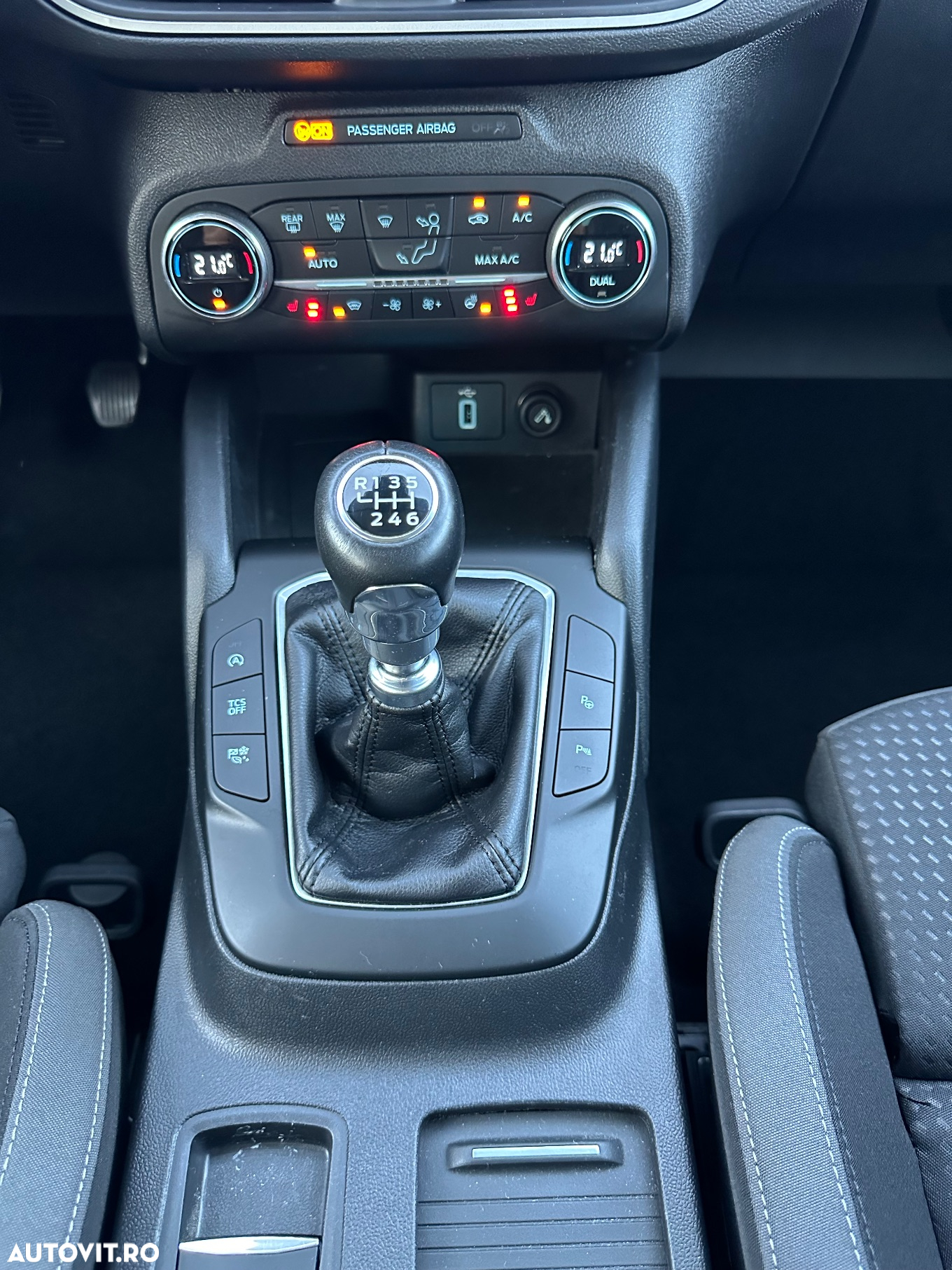 Ford Focus 2.0 EcoBlue Start-Stopp-System TITANIUM - 26