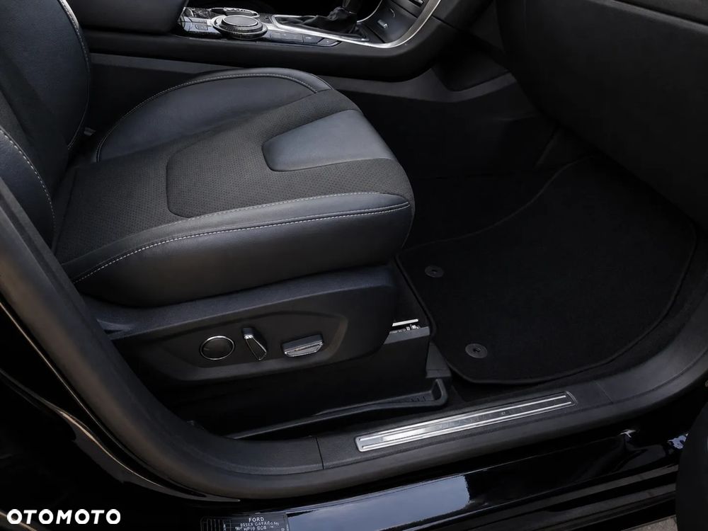 Ford S-Max 2.0 TDCi 4WD Titanium PowerShift - 17