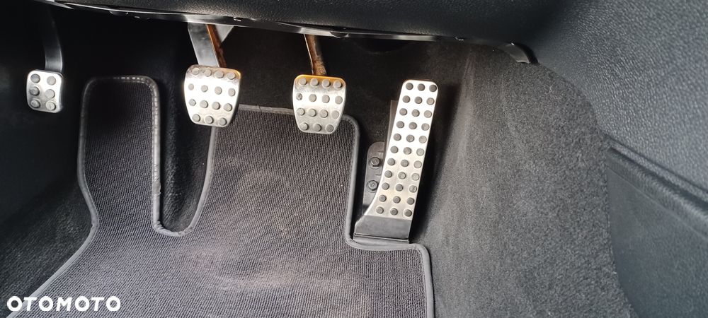 Mercedes-Benz Klasa C 200 Avantgarde Edition - 21