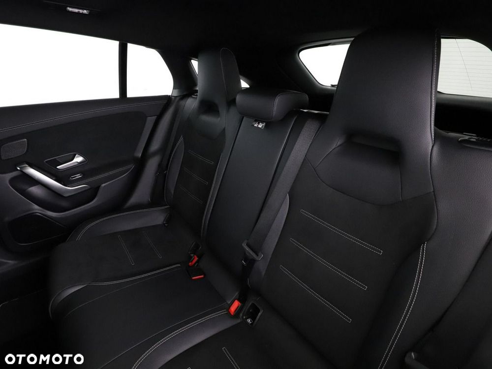 Mercedes-Benz CLA 180 7G-DCT AMG Line - 18
